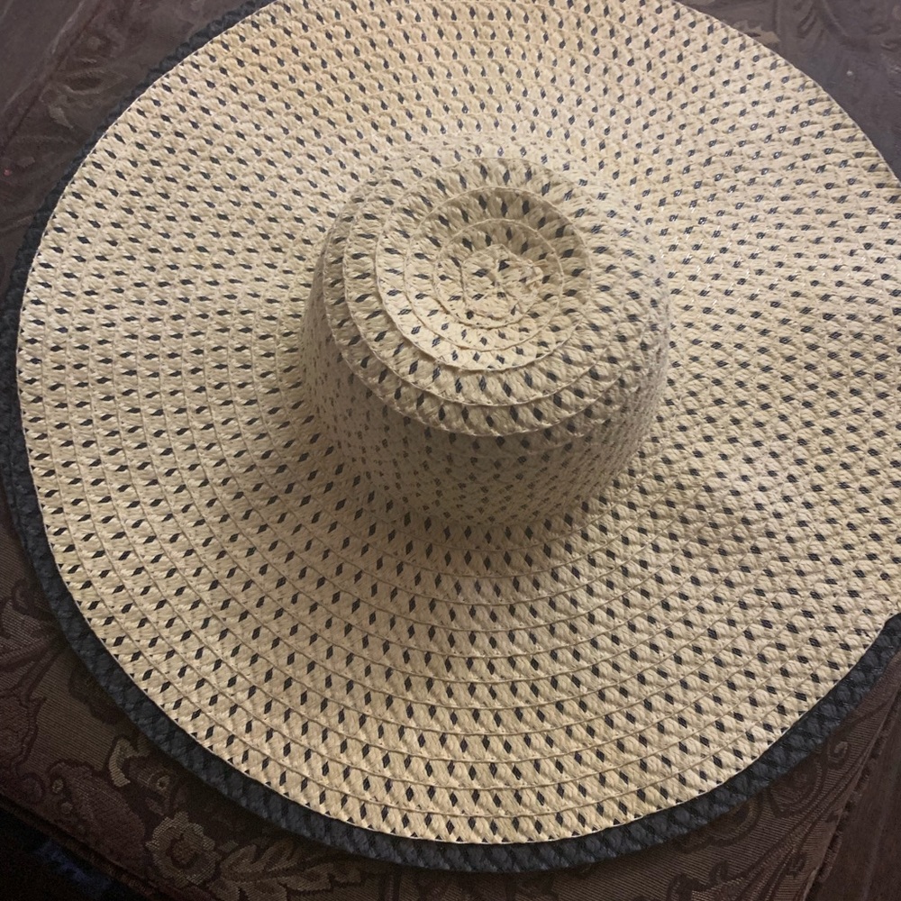 Beach Hat - Picture 2 of 2